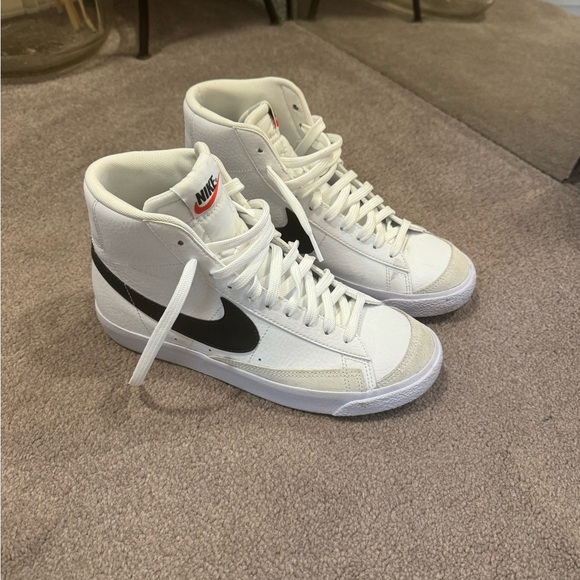 Nike Blazer Mid ‘77 - Picture 1 of 4
